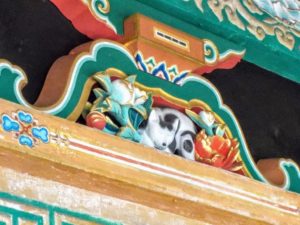 眠り猫 から奥宮 7段の先に 家康の墓 叶杉 おーいお茶