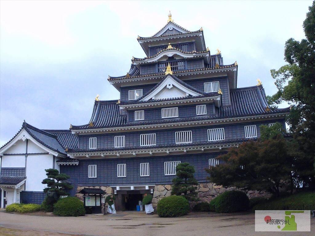 岡山城の御朱印 御城印 がカラフル 烏城の天守から旭川を見下ろす