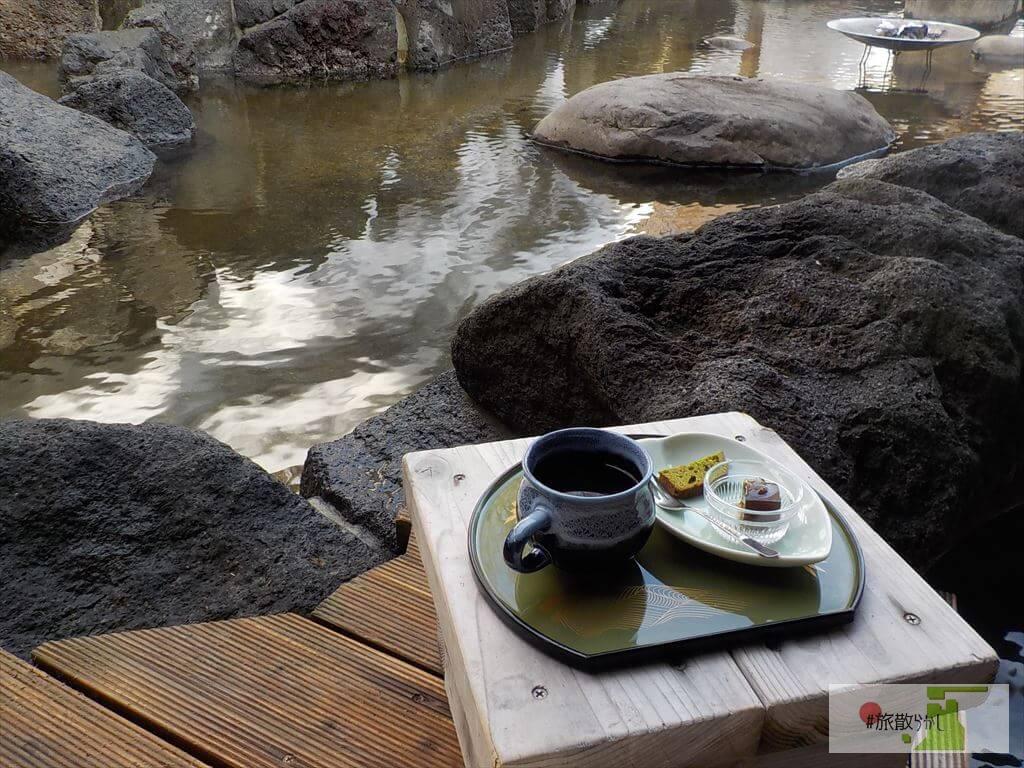 足湯と茶菓子で癒し空間 心の里 定山 定山渓温泉を気軽に足湯で楽しめる