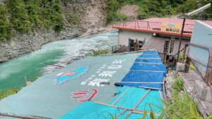 欅平温泉「猿飛山荘」硫黄泉の源泉かけ流し