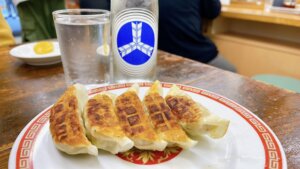 爆速提供!昭和漂う亀戸餃子本店。1人2皿以上の餃子一筋専門店で軽く一杯